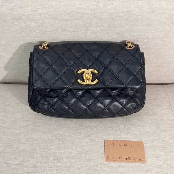 CHANEL Black Lambskin Quilted Bag GHW - Picture 10 of 17